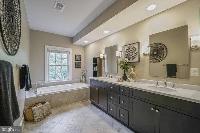 Building Photo - 2053 Mayfair McLean Ct