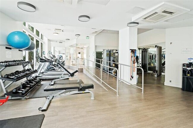 Building Photo - 601 NE 27th St