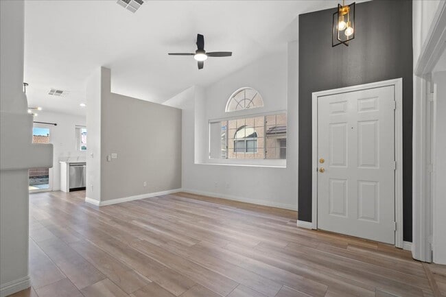Building Photo - 9736 Double Rock Dr