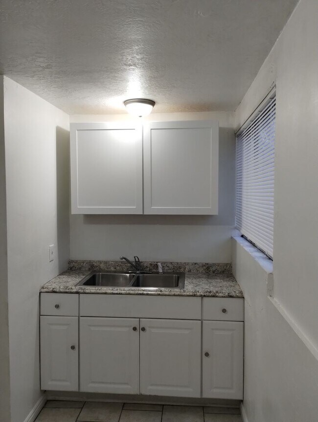 Building Photo - 3193 Meadowlark Dr