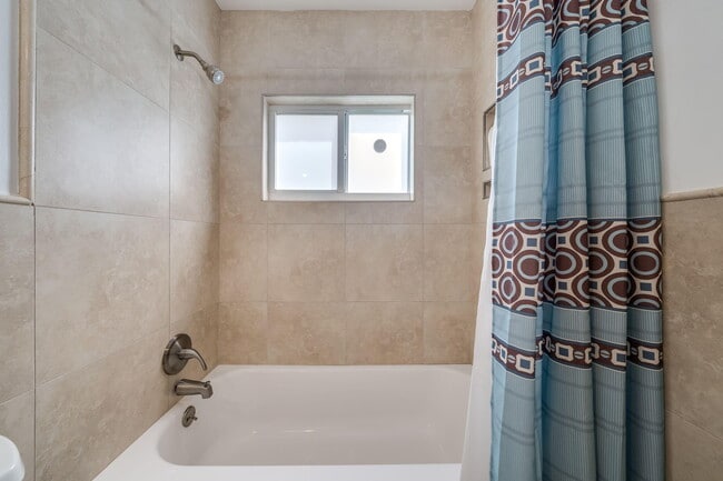 Building Photo - 9603 NW 67th Ct