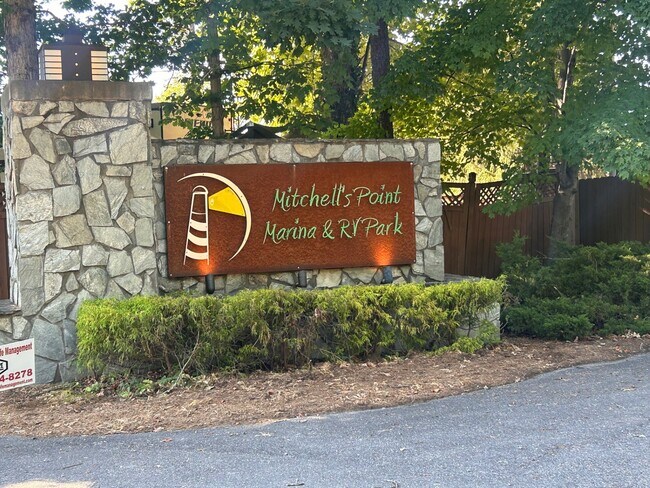 Building Photo - 1208 Trading Post Rd