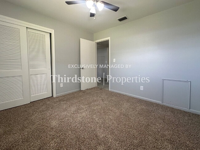 Building Photo - 1038 La Marche Dr