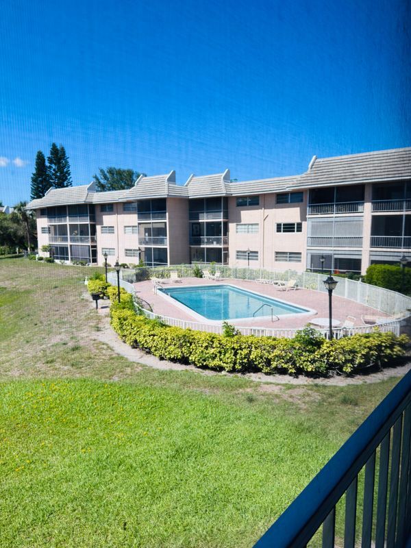 Building Photo - 2850 Forest Hills Blvd