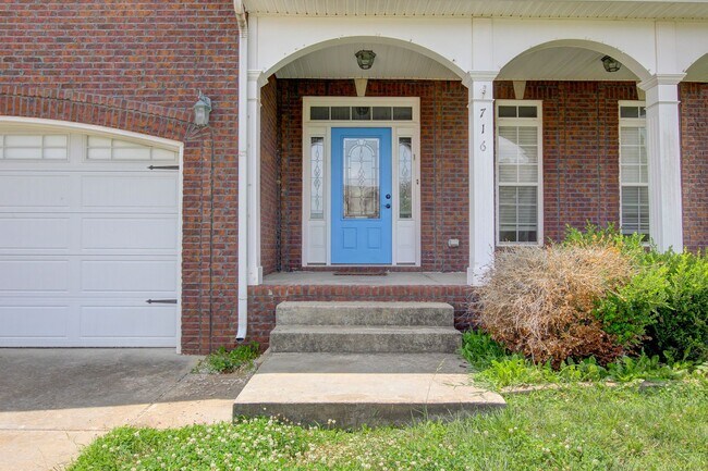 Building Photo - 716 Cavalier Dr