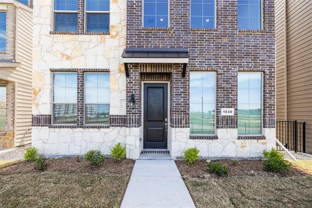 Building Photo - 1530 Lake District Dr