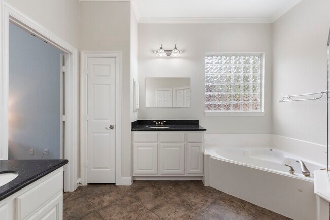 Building Photo - 6 Skipwith Pl