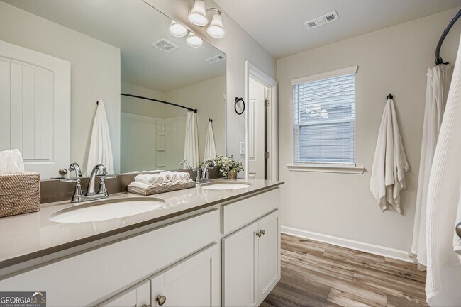 Building Photo - 4630 Blake Lp