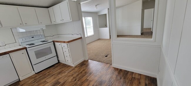 Building Photo - Ready to Move in