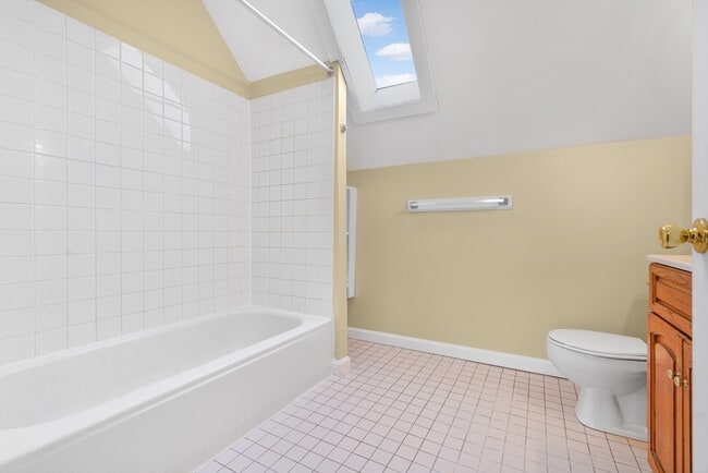 Building Photo - 94 Rockland St