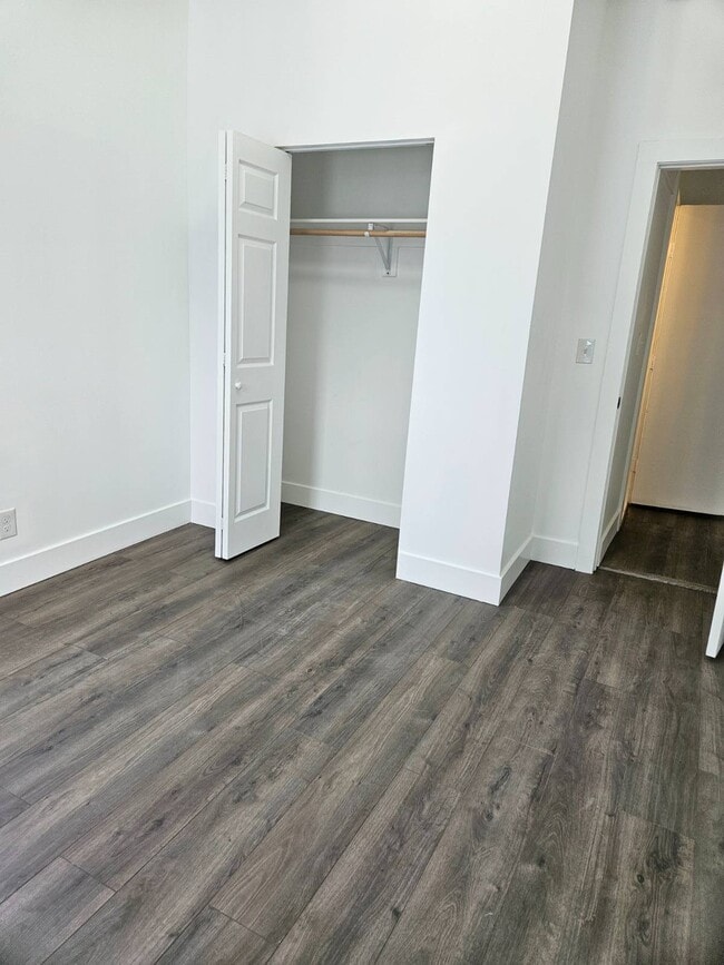 Building Photo - 312 E 26th St