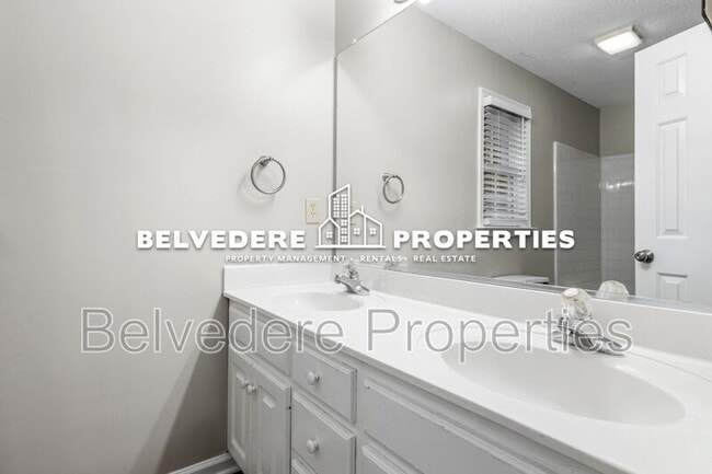 Building Photo - 2320 Meadow Gate Dr