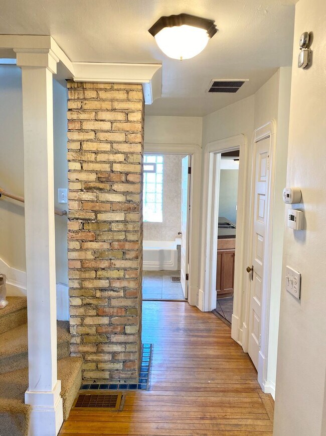 Building Photo - 3040 Colfax Ave South