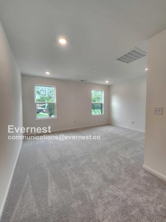 Building Photo - 1540 Crescent Townes Wy