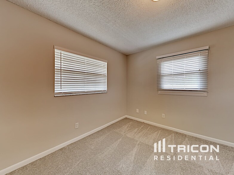 Building Photo - 1110 Estatewood Dr