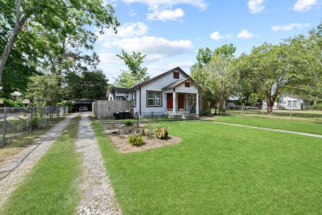 Building Photo - 152 Willow St