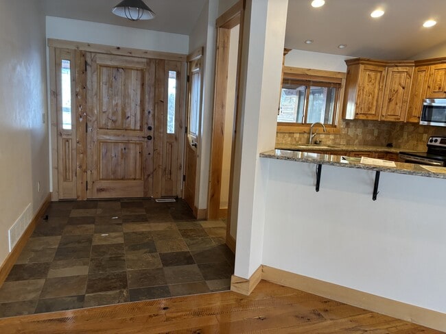 Building Photo - 3355 E Horse Creek Rd