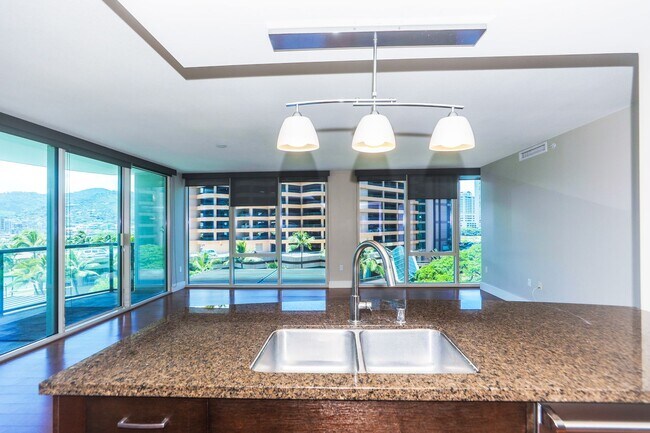 Building Photo - Allure Waikiki - 2 bedroom, 2 bath with 1 ...