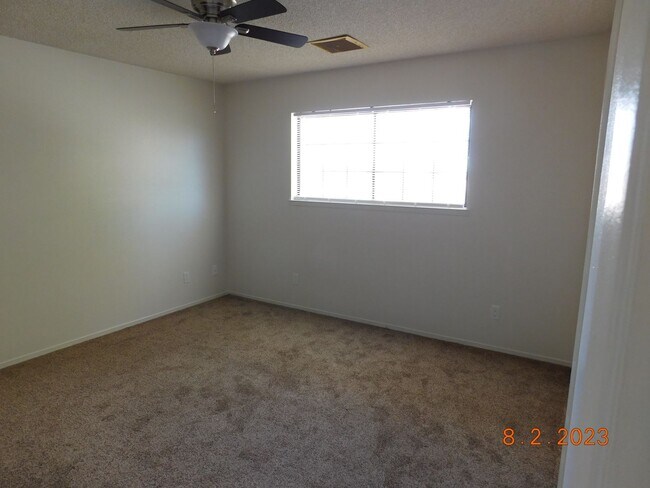 Building Photo - PER633