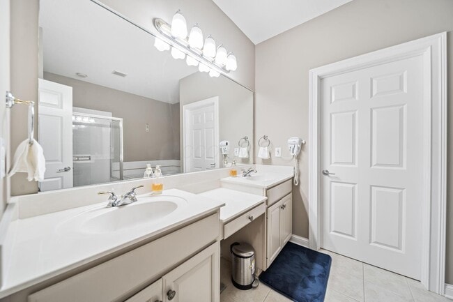 Building Photo - 4939 Stonehaven Dr