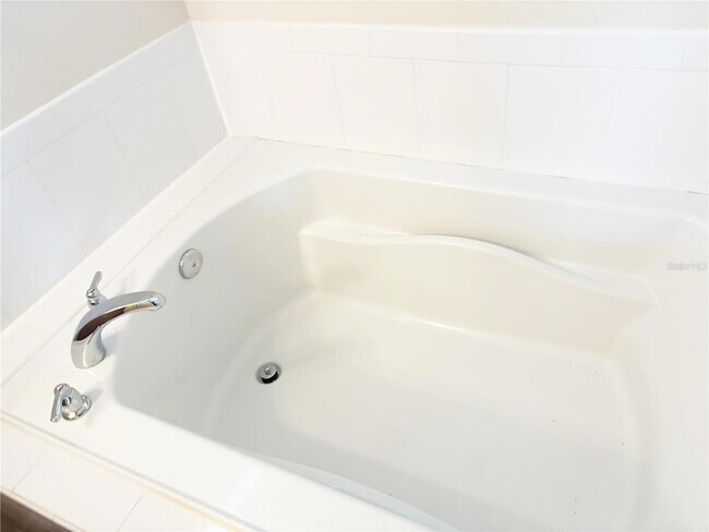 Building Photo - 19363 Fallglo Dr