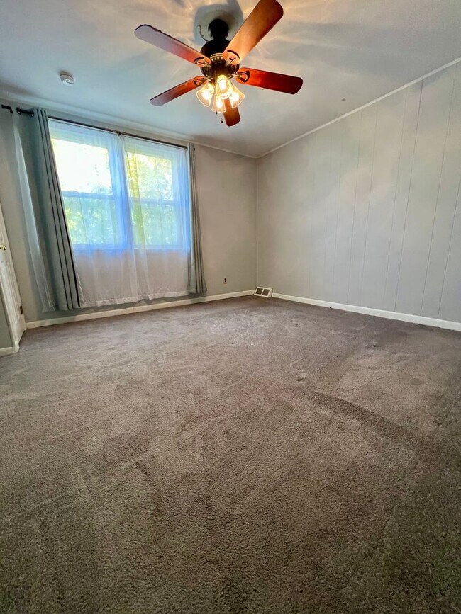 Building Photo - Gorgeous 3-Bedroom Townhome in Ambler! Available NOW! Last Month’s Rent WAIVED up front for quali...