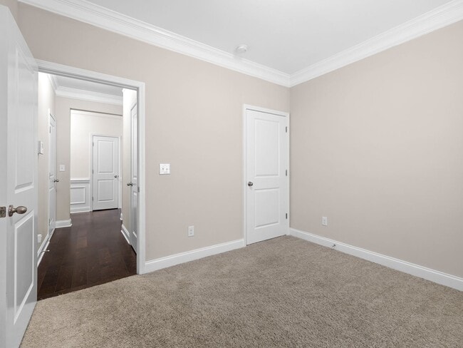 Building Photo - Beautiful 4 BR, 2 BA Home, 2 Car Garage wi...