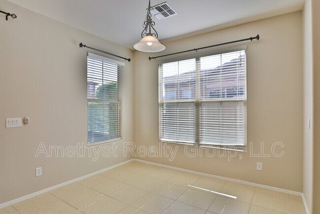Building Photo - 15068 W Glenrosa Ave