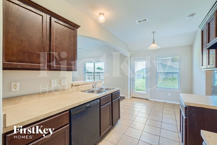 Building Photo - 1818 Willowbrook Dr