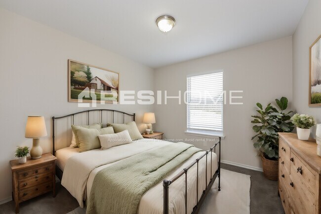 Building Photo - 2626 Camel Ct