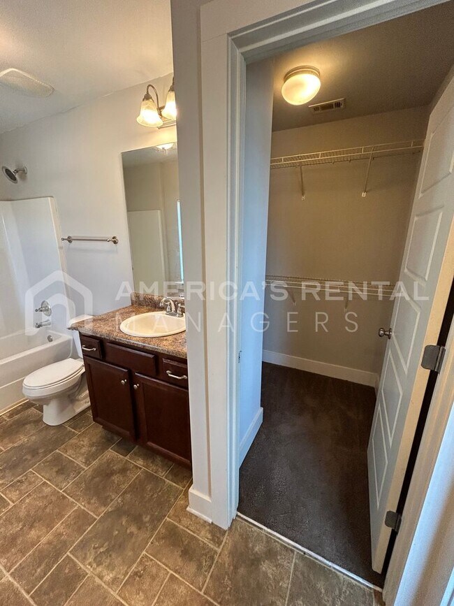 Building Photo - Home for Rent in Chelsea, AL!!! Sign a 24-...