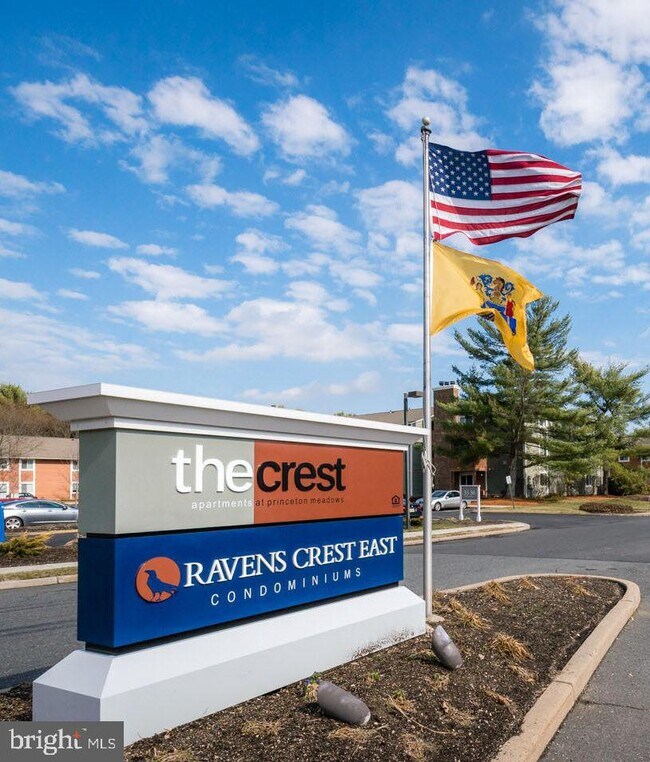 Building Photo - 2101 Ravens Crest Dr