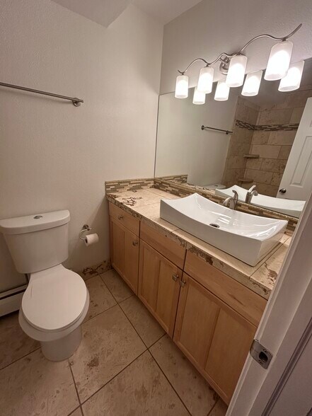 Bathroom - 2707 Valmont Rd