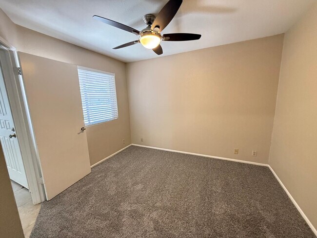 Building Photo - 312 W Yukon Dr