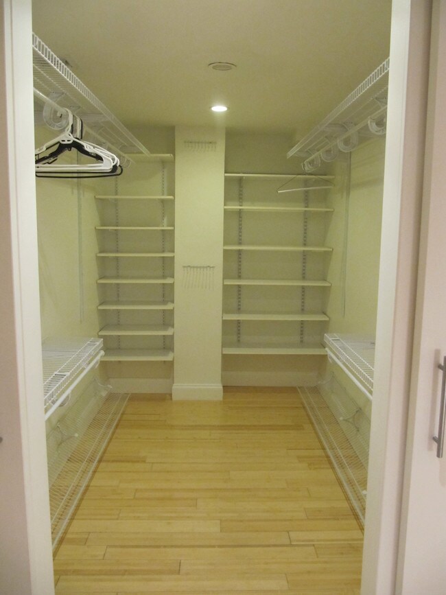 Building Photo - 5415 Collins Ave