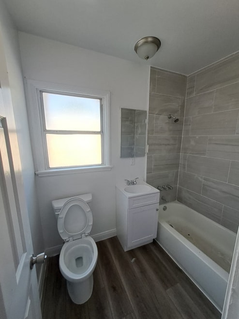 Building Photo - 190 W 8th St