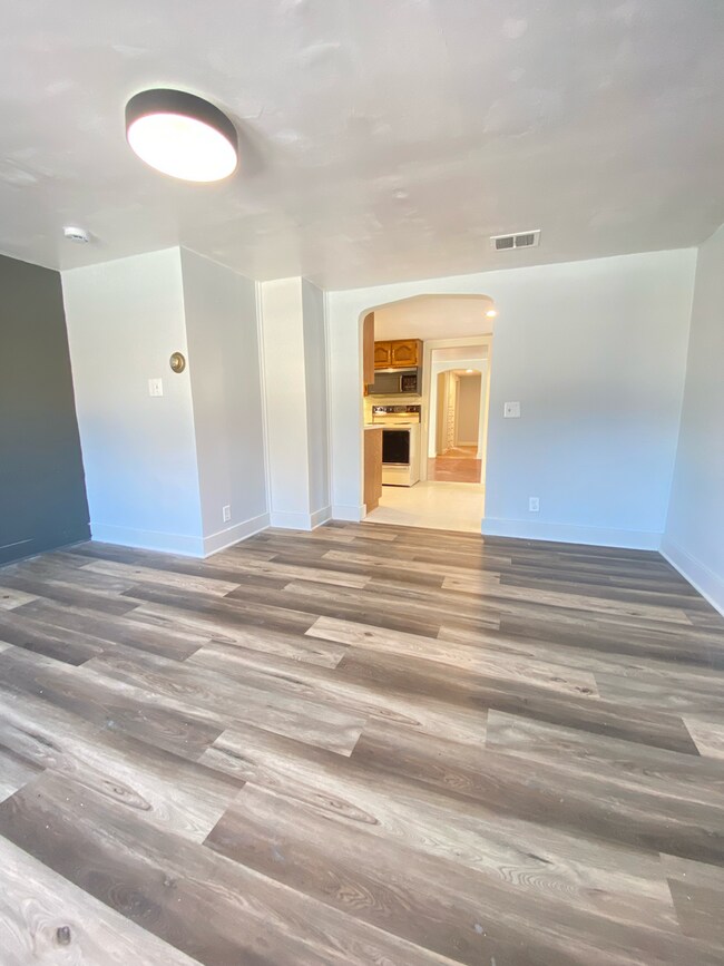 Building Photo - 2409 Omro Rd