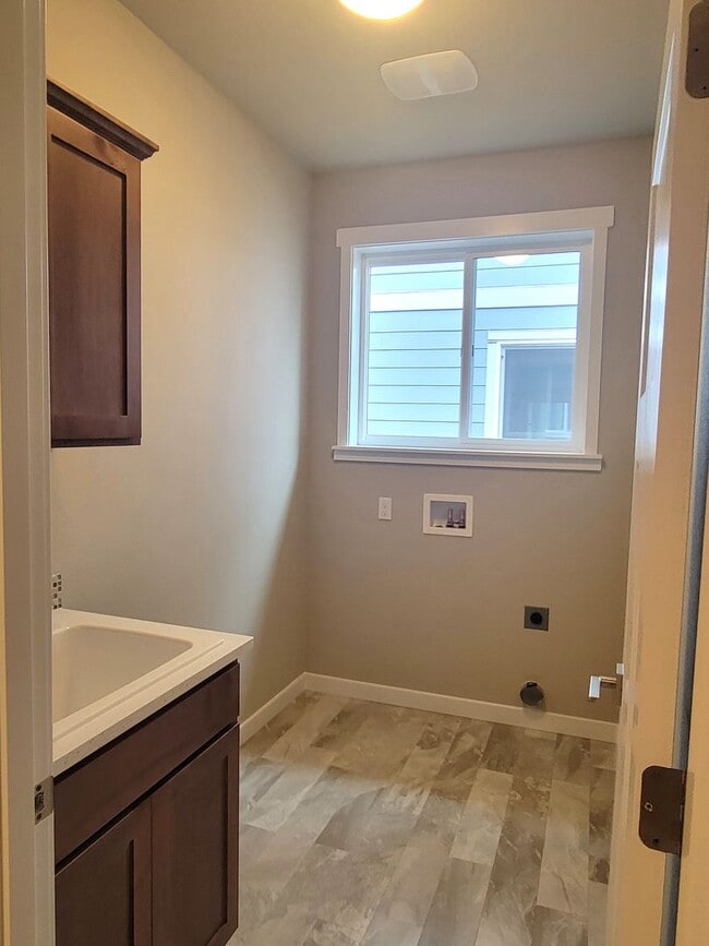 Building Photo - Brand new 2 bedroom home + den