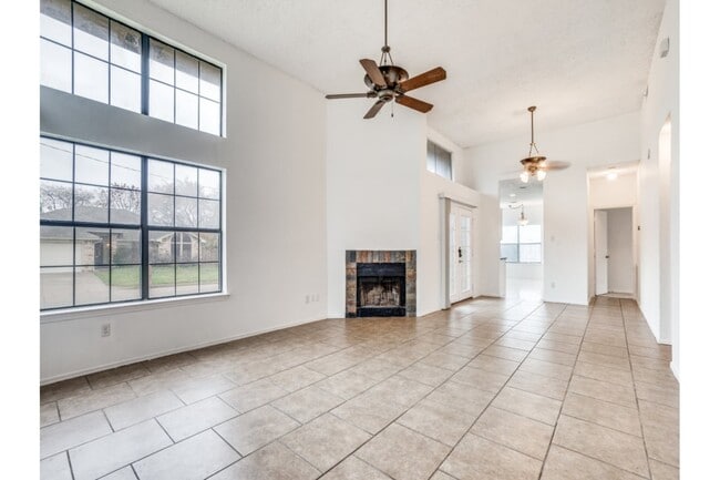 Building Photo - 6501 Topaz Dr