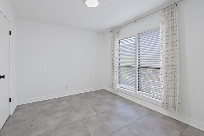 Building Photo - 5807 Coventry Ln