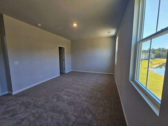 Building Photo - Waterway Commons - 4 Bedroom / Single Car ...