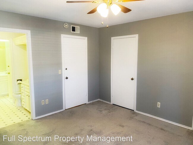 Building Photo - 2 br, 1.5 bath House - 7815 Broadway #103A