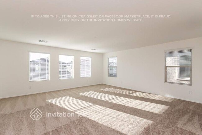 Building Photo - 1290 E Palomino Way