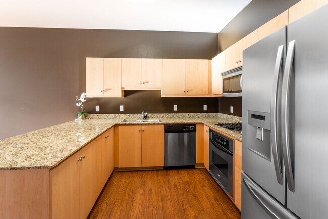 Building Photo - Spacious 2 Bedroom, 2 Bathroom Loft in Historic Downtown Anaheim