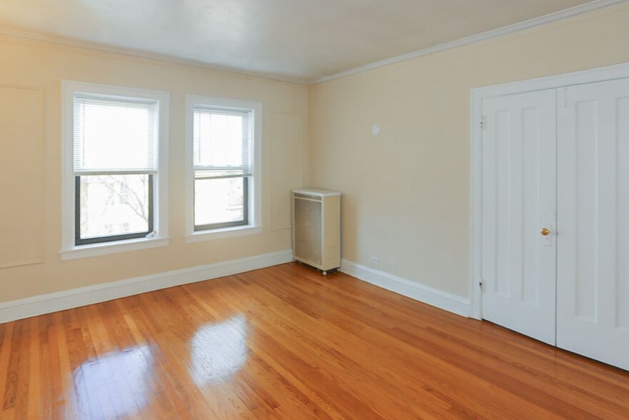 Building Photo - 4604 N Winchester Ave