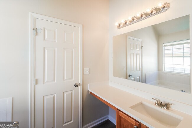 Building Photo - 11236 James Madison Dr