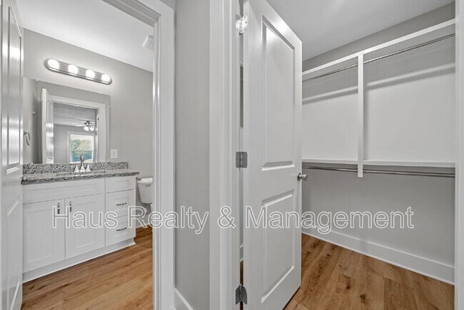 Building Photo - 7847 US-41