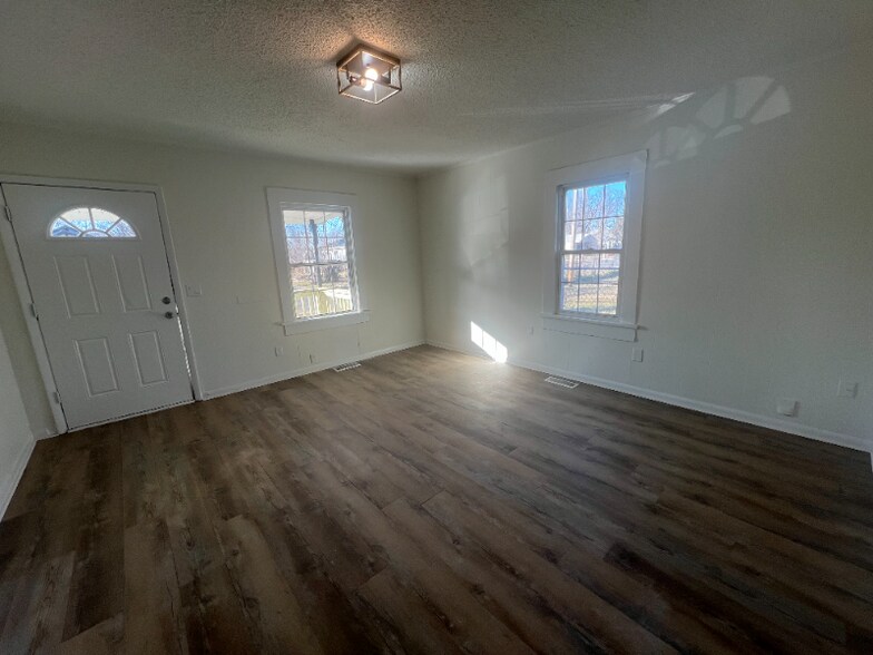 Building Photo - 1242 N Ohio Ave