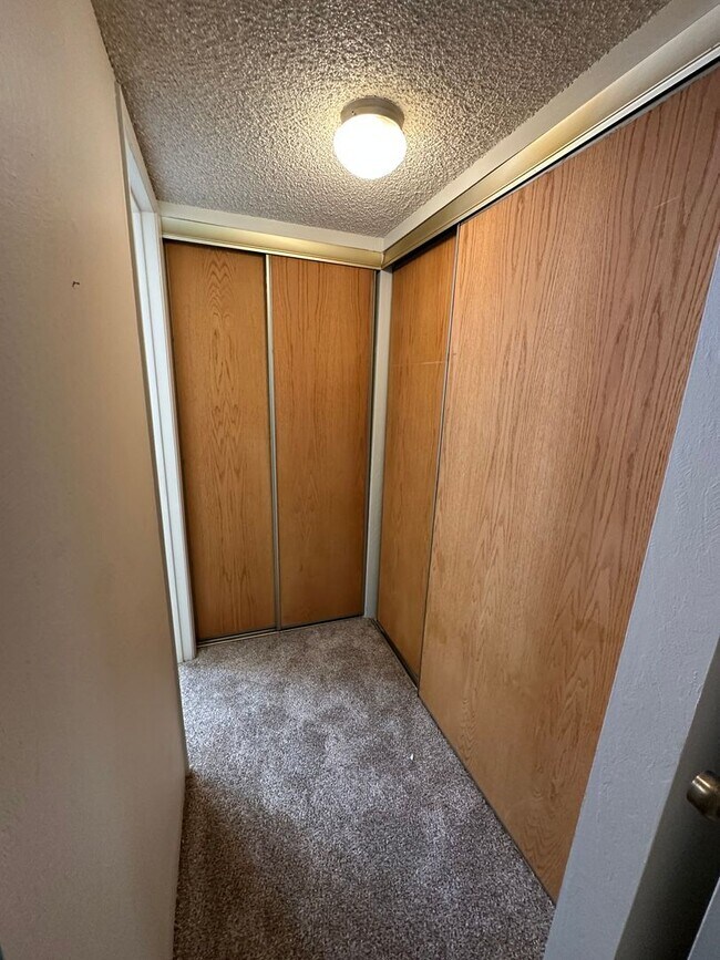 Building Photo - Cute and Cozy 1 Bedroom Condo in Gated Tim...