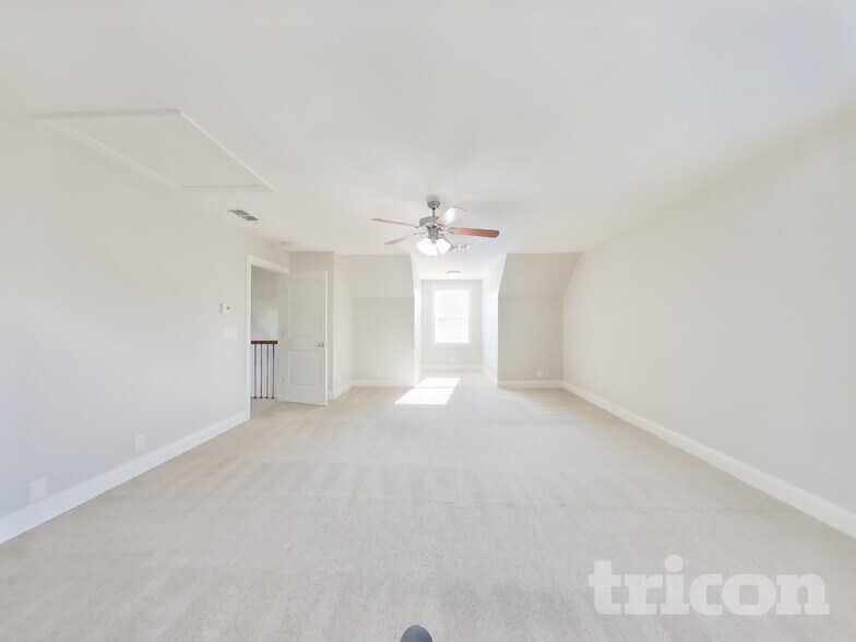 Building Photo - 1527 Dewsbury Dr